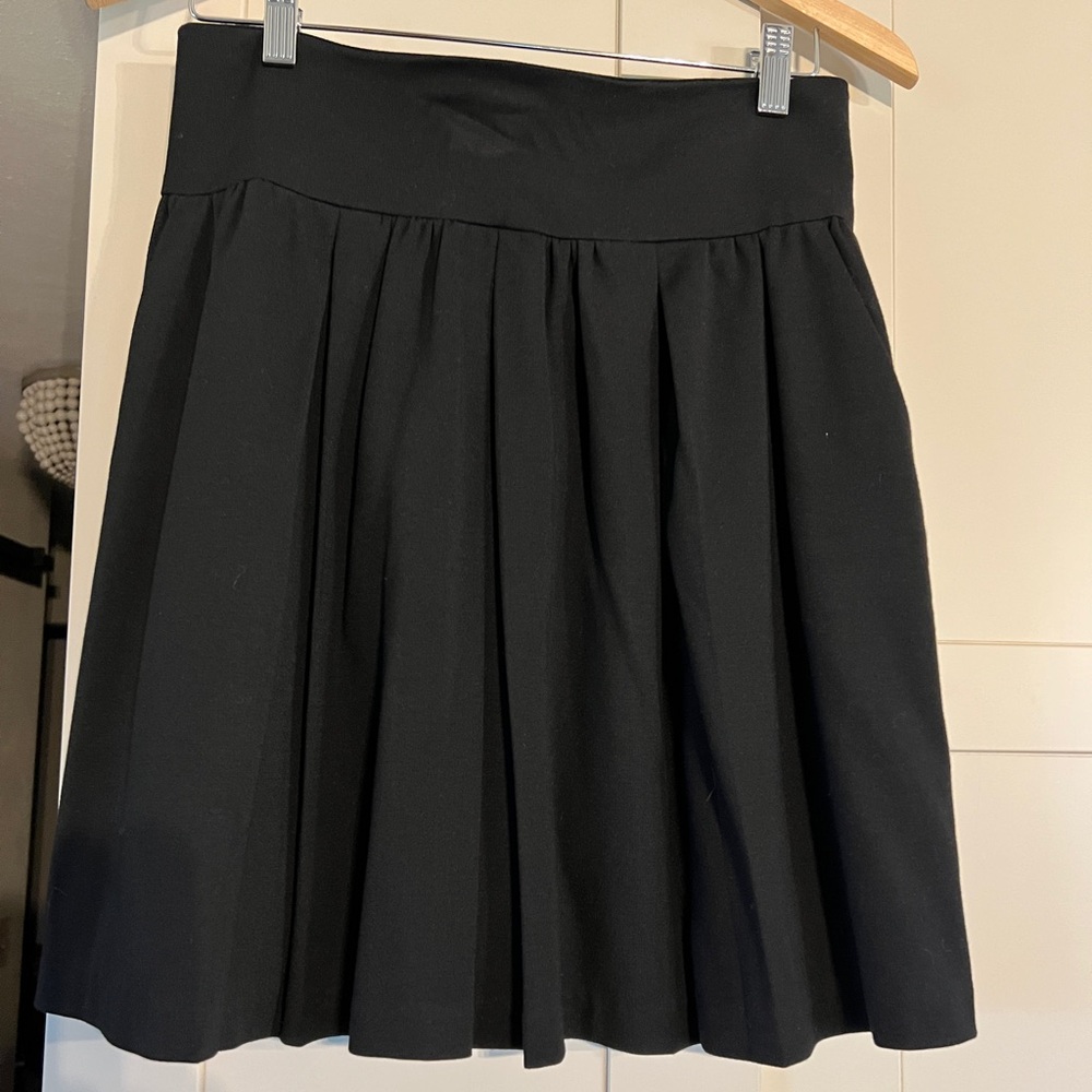LaRok black pleated mini skirt with side pockets, fully lined, worn once, s M